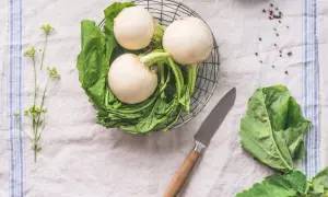 Faut-il éplucher les navets ? Les raisons de garder la peau