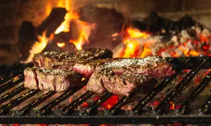 Comment réussir une viande grillée au four tendre et savoureuse
