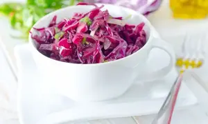 Recette de salade de chou rouge : une entrée fraîche et saine à essayer