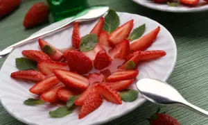 Recette de salade de fraise simple et délicieuse à préparer facilement