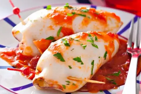 Recette d'encornets farcis aux fruits de mer : savoureuse et facile à préparer