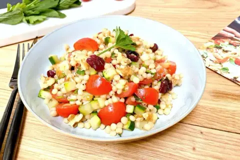 Recette de salade de pâtes perles : facile, fraîche et savoureuse
