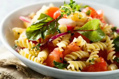 Recette de salade de pâtes froide simple et délicieuse pour l'été