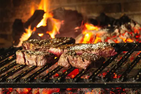 Comment réussir une viande grillée au four tendre et savoureuse