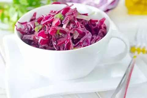 Recette de salade de chou rouge : une entrée fraîche et saine à essayer