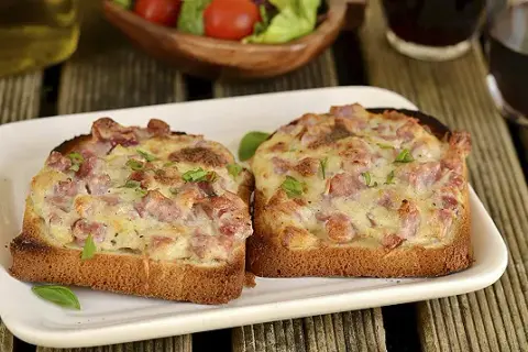 Recette simple de tartine grillée au four pour un repas savoureux