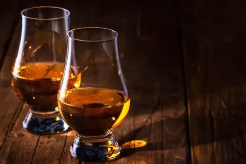 Ingrédients pour whisky : les secrets des saveurs authentiques révélés