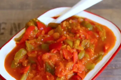 Ingrédients de la piperade : les secrets d'une recette authentique