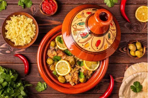 Quel vin avec tajine de poulet aux épices pour sublimer vos repas ?