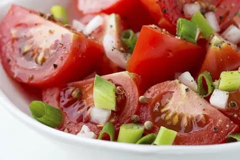 Recettes de salade de tomates : 10 idées savoureuses et faciles à réaliser