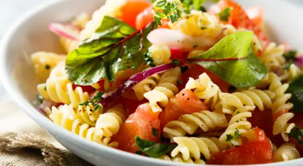 Recette de salade de pâtes froide simple et délicieuse pour l'été
