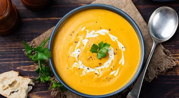 Recette simple de soupe carotte curry coco réconfortante et savoureuse