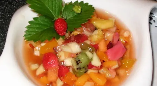Salade de fruits gastronomique : élévation du goût et de la présentation