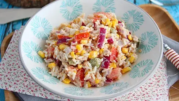 Ingrédients pour une salade de riz délicieuse et facile à préparer