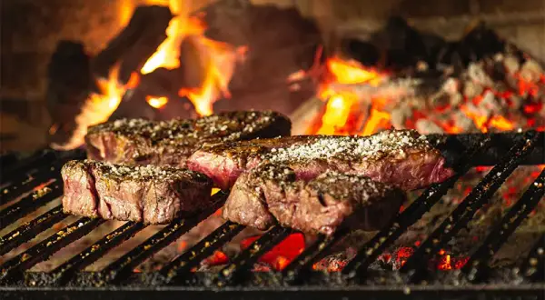 Comment réussir une viande grillée au four tendre et savoureuse