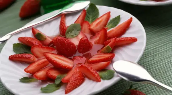 Recette de salade de fraise simple et délicieuse à préparer facilement