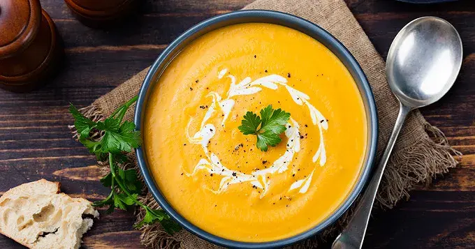 Recette simple de soupe carotte curry coco réconfortante et savoureuse