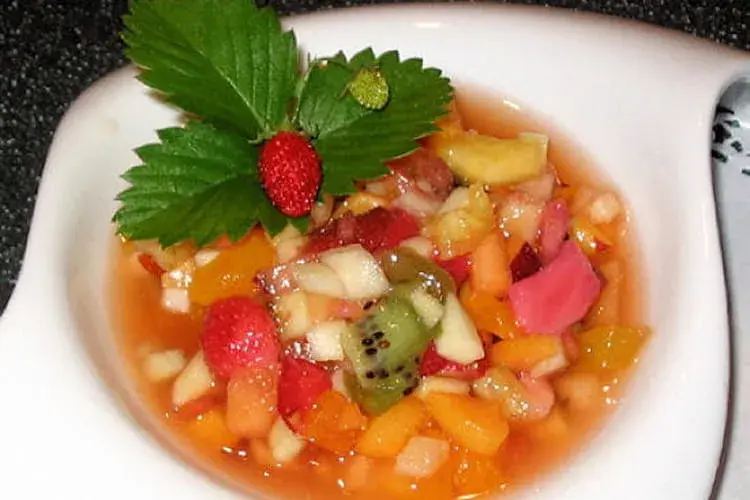 Salade de fruits gastronomique : élévation du goût et de la présentation
