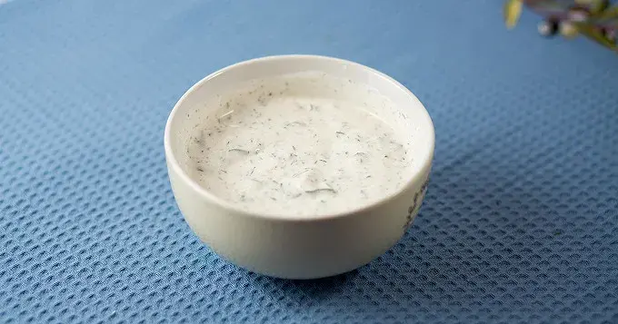 Ingrédients essentiels pour une sauce César délicieuse et authentique
