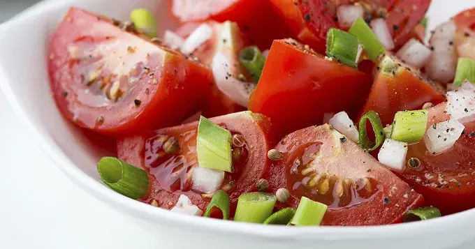 Recettes de salade de tomates : 10 idées savoureuses et faciles à réaliser
