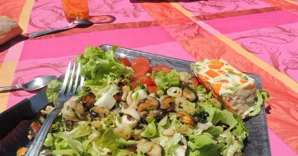 Recette salade de fruits de mer surgelés : rapide et savoureuse à préparer