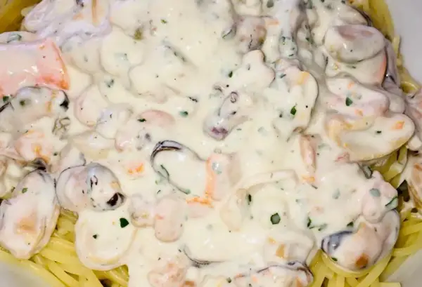 Savourez des pâtes aux fruits de mer sauce blanche irrésistibles et simples