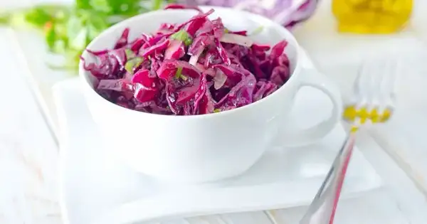 Recette de salade de chou rouge : une entrée fraîche et saine à essayer