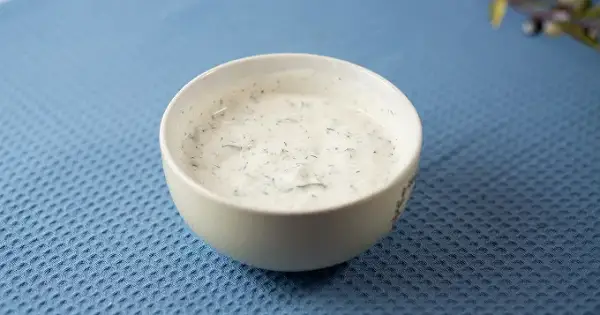 Ingrédients essentiels pour une sauce César délicieuse et authentique